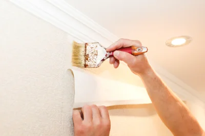 Pose de papier peint à Omet — revêtements muraux et toiles de verre